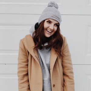 Meet your Posher, Mia